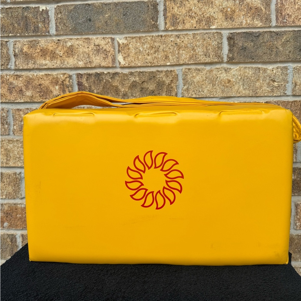 VTG  Insulated Tupperware Sunburst YellowPicnic Set. Comes with what’s pictured